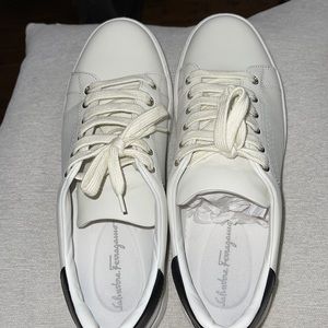 Men’s White sneakers